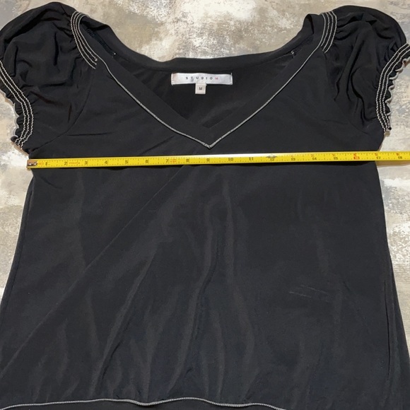 Studio M Women’s SZ M Black V-Neck Pullover Short Sleeve Casual Top - Picture 9 of 13